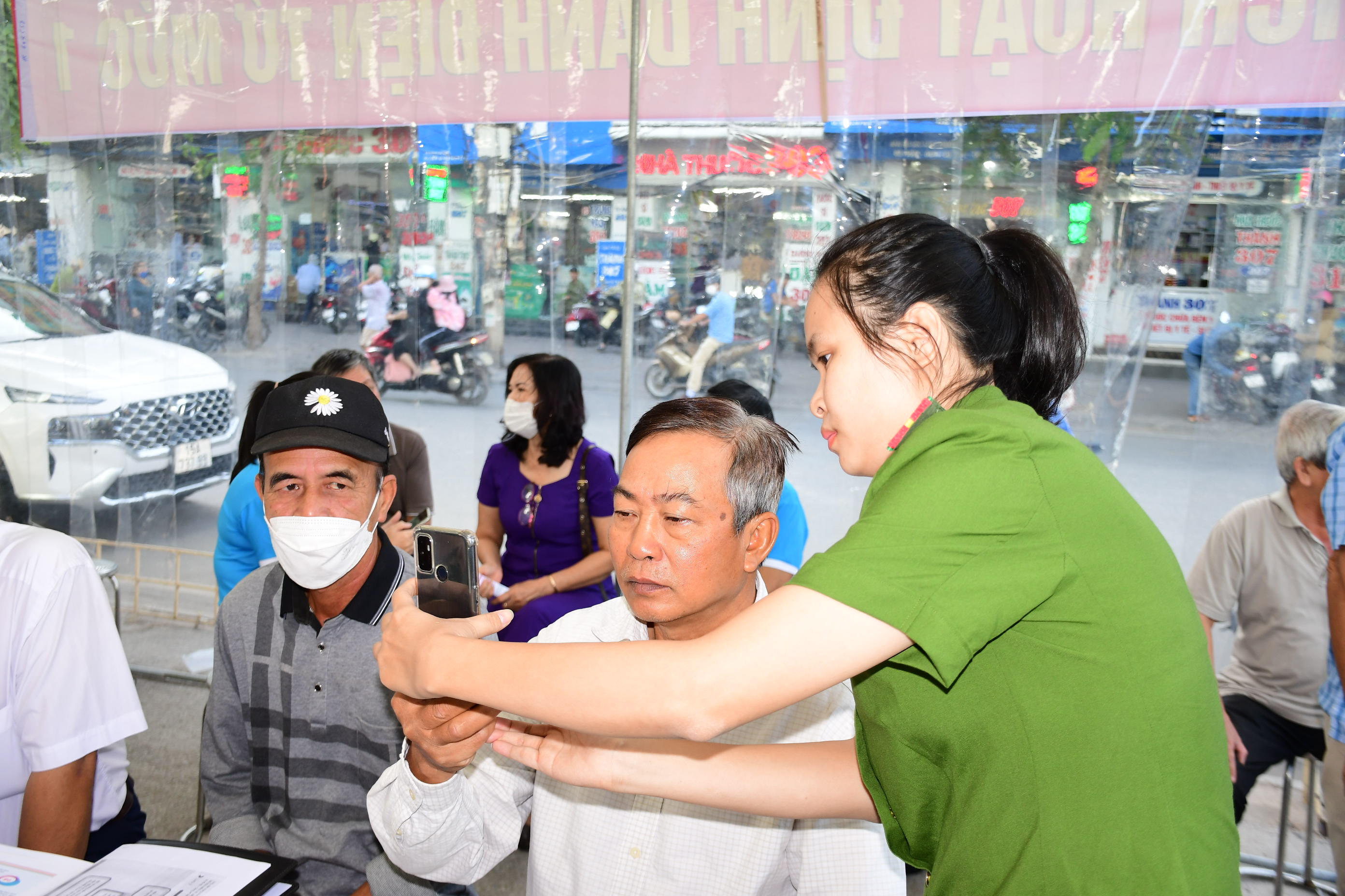 Chính phủ ban hành nghị định liên quan đến bỏ sổ hộ khẩu, sổ tạm trú, có hiệu lực thi hành từ ngày 1/1/2023